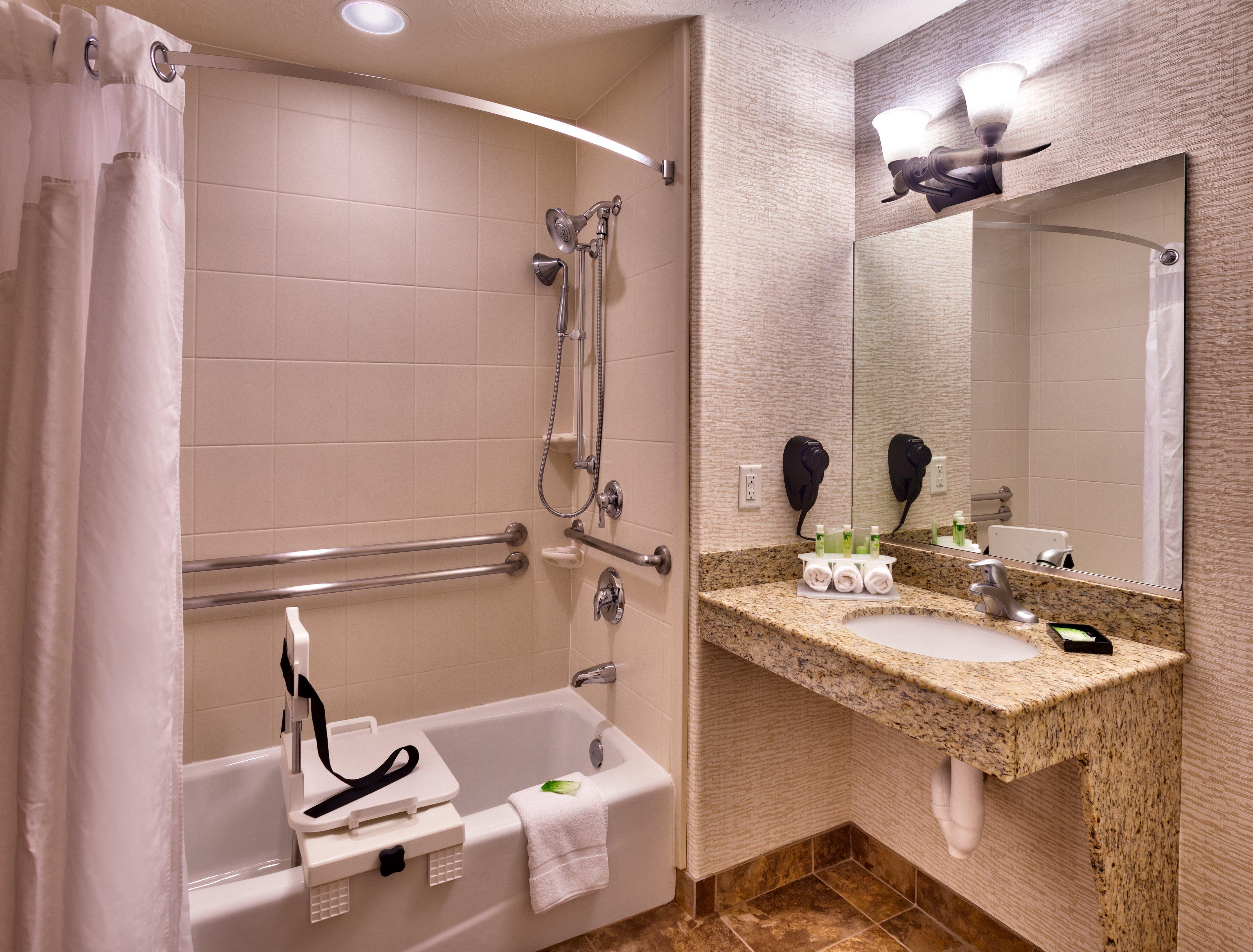 Hotel Holiday Express & By Ihg 3*