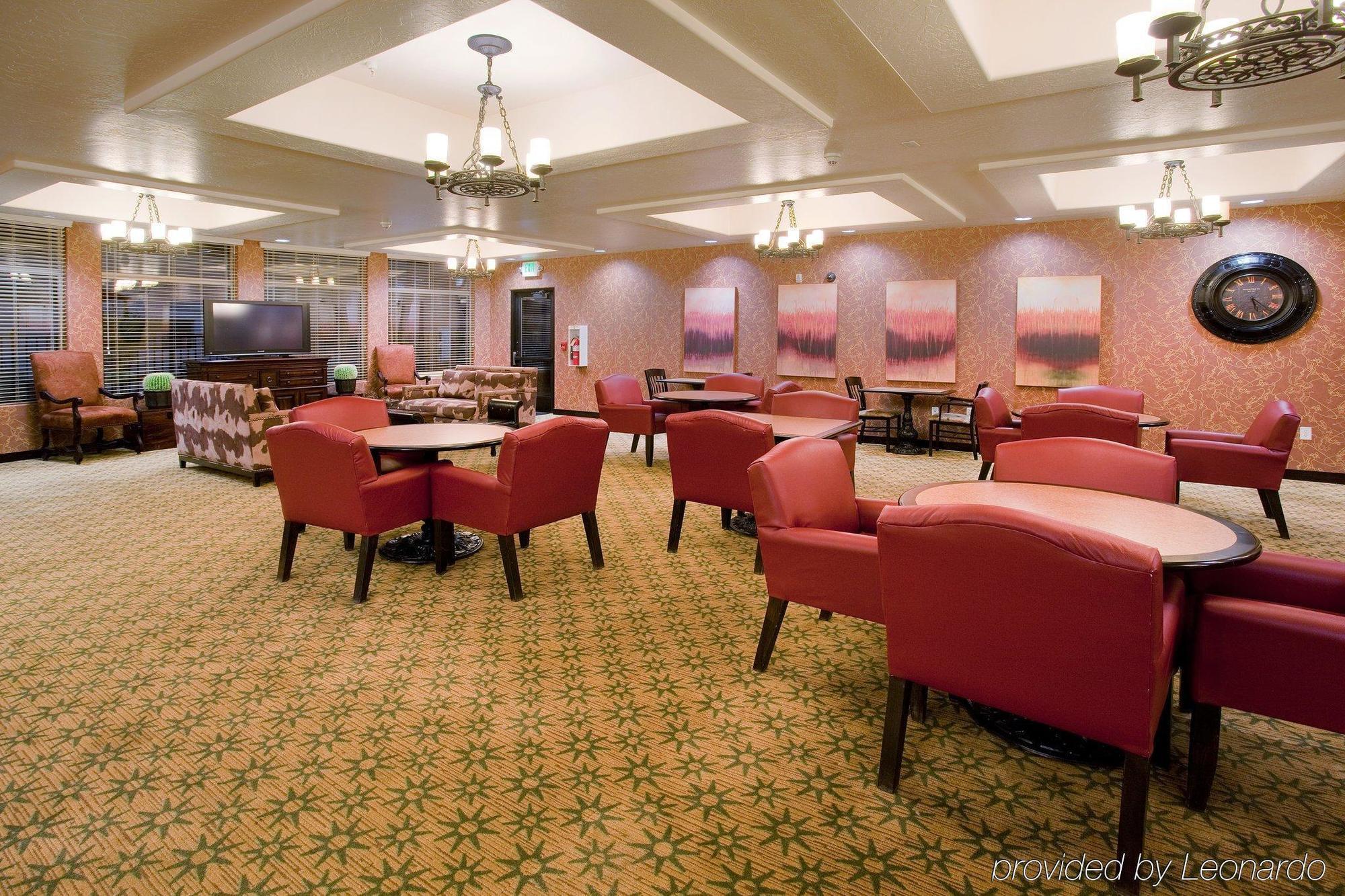 Hotel Holiday Express & By Ihg 3*